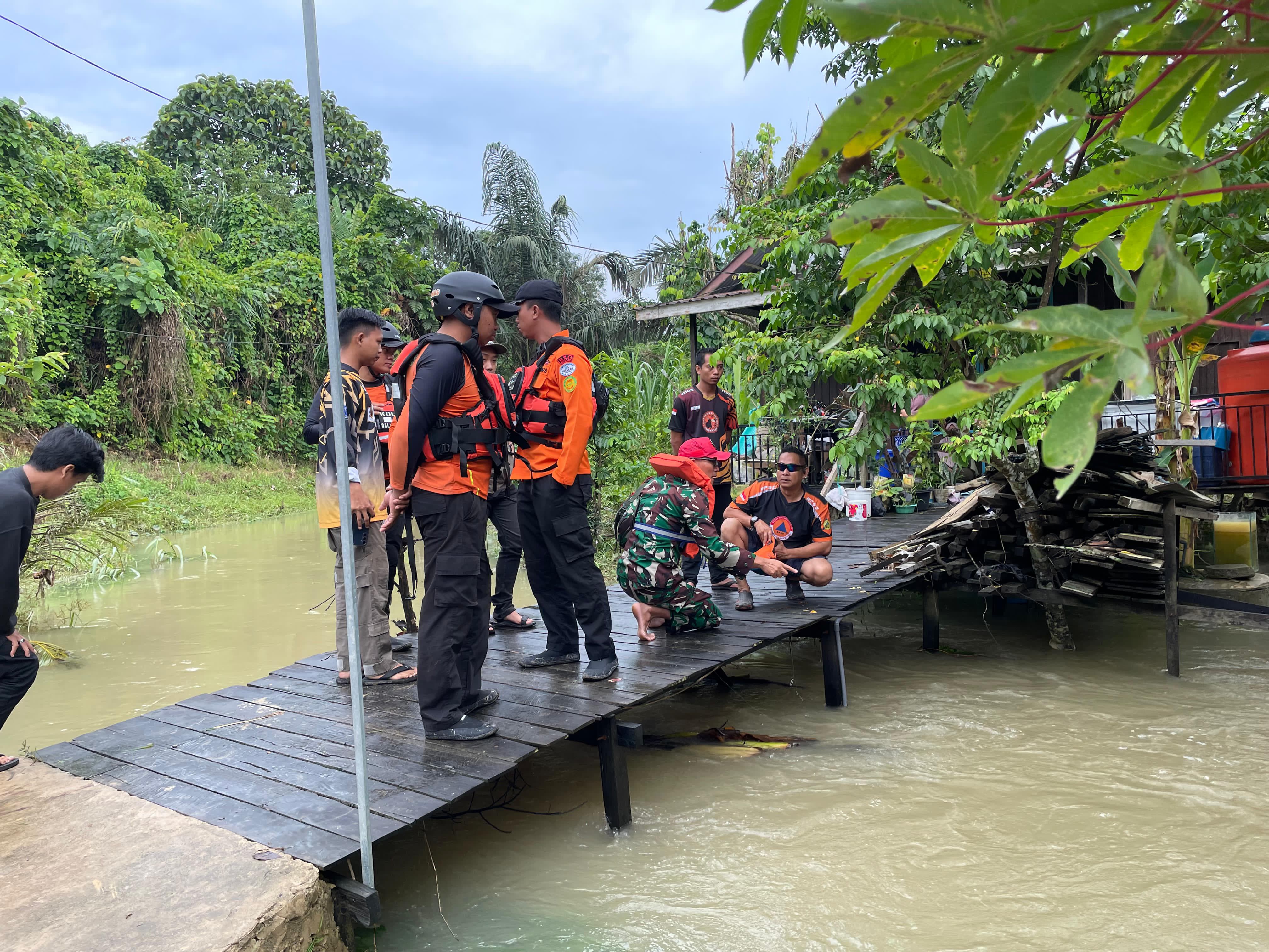 Pencarian oleh SAR.