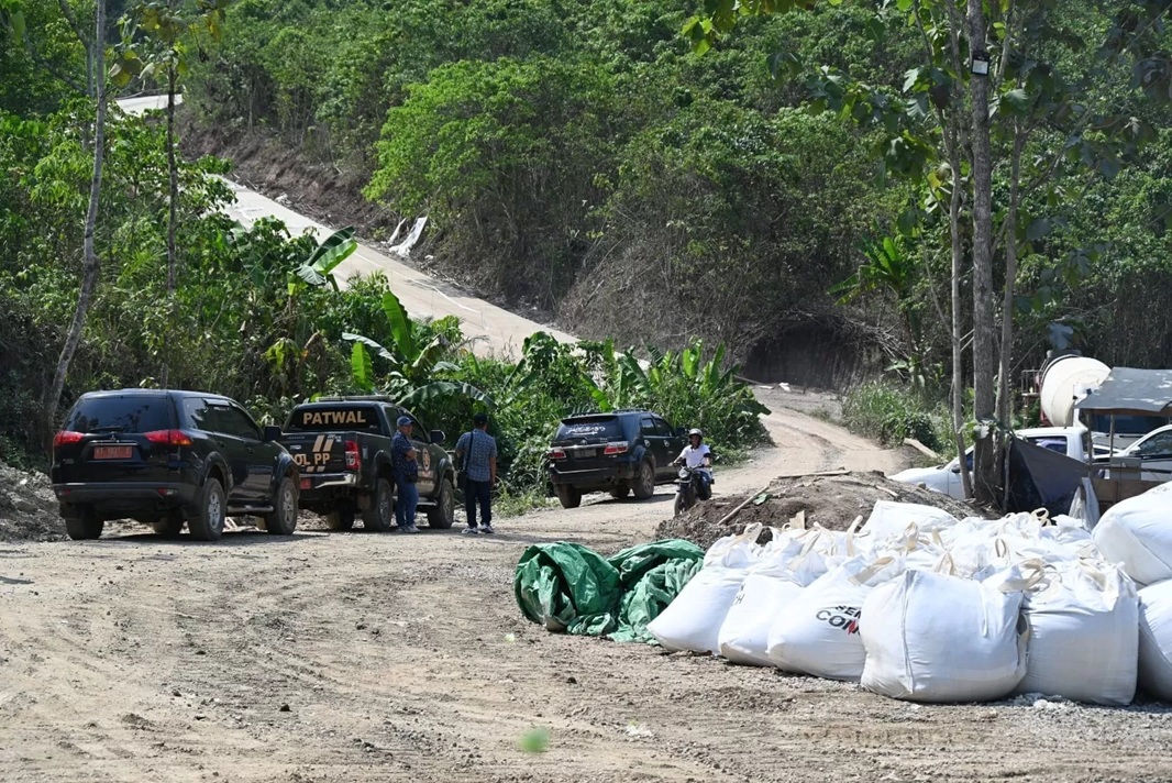 Salah satu jalan di Desa Muara Samu yang tembus jalan hauling. (M NAJIB)