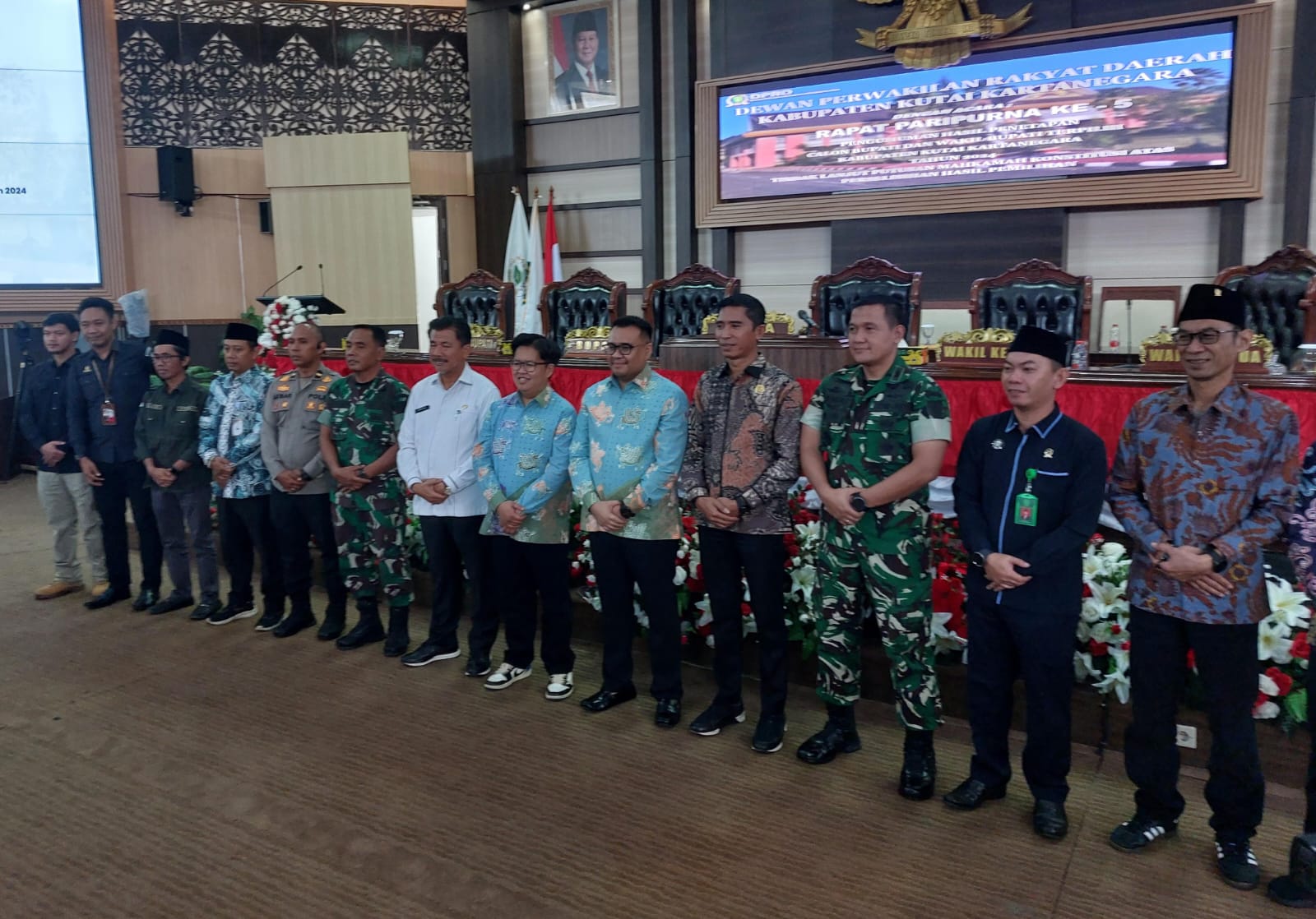 Forkopimda Kukar bersama Paslon Bupati dan Wakil Bupati terpilih, Aulia Rahman Basri dan Rendi Solihin (Elmo/Prokal.co)