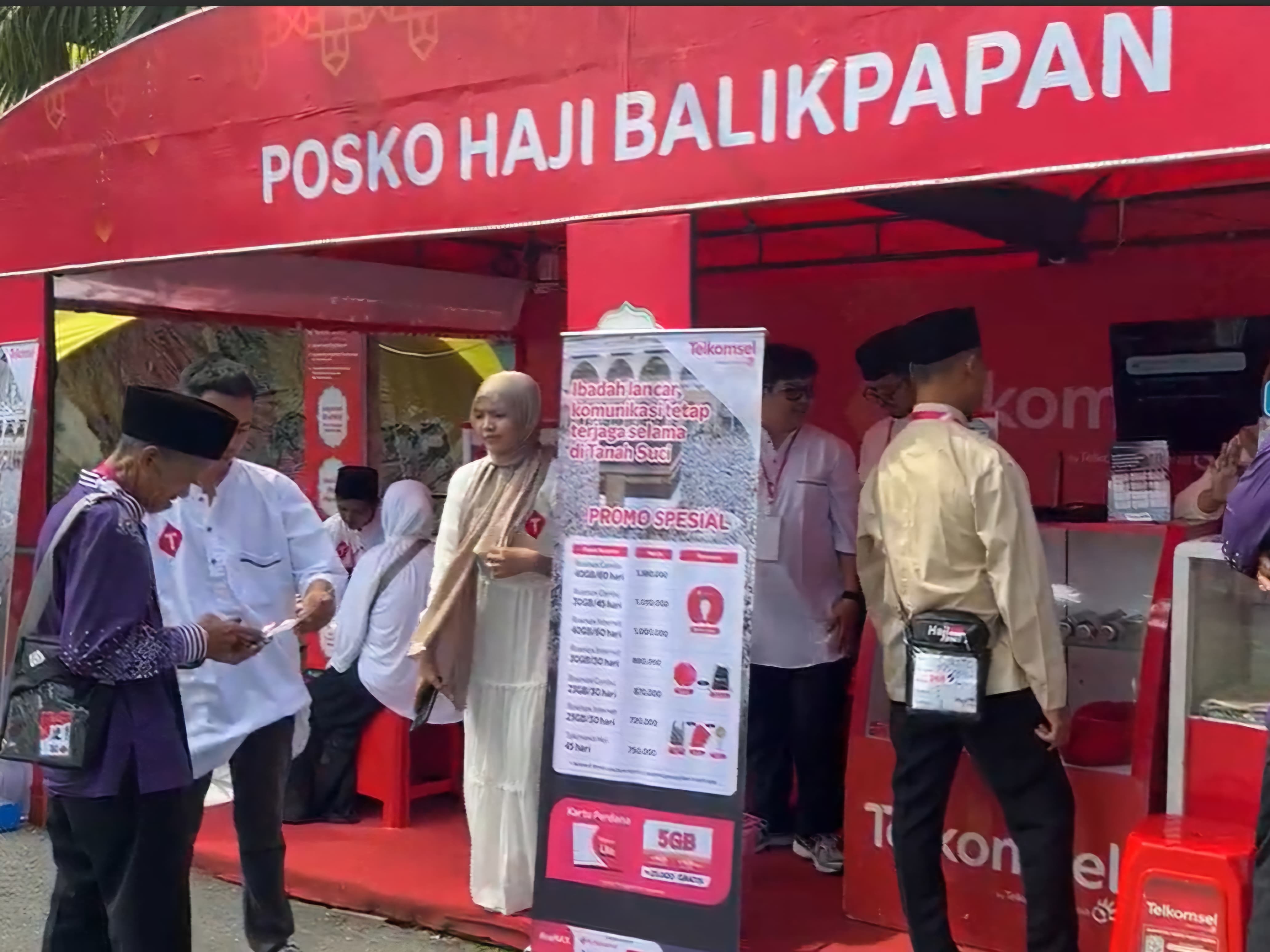DUKUNG: Posko Haji Telkomsel di Balikpapan, Kaltim, hadir mulai 5 Mei 2025 yang beroperasi setiap hari, mulai pukul 08.00 hingga 22.00 Wita.