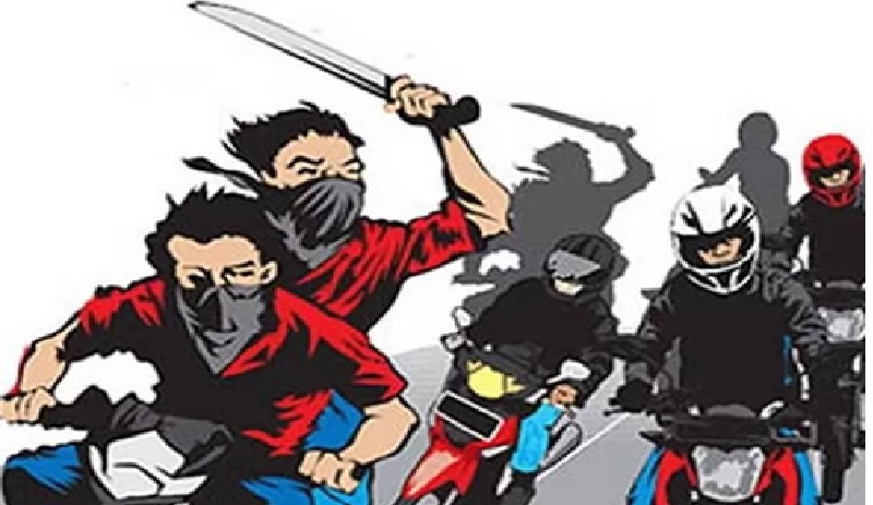 Ilustrasi arak-arakan kendaraan bermotor dengan senjata tajam.