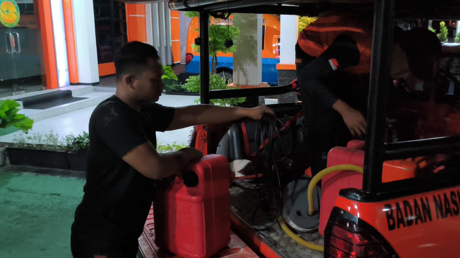 Persiapan pencarian korban.