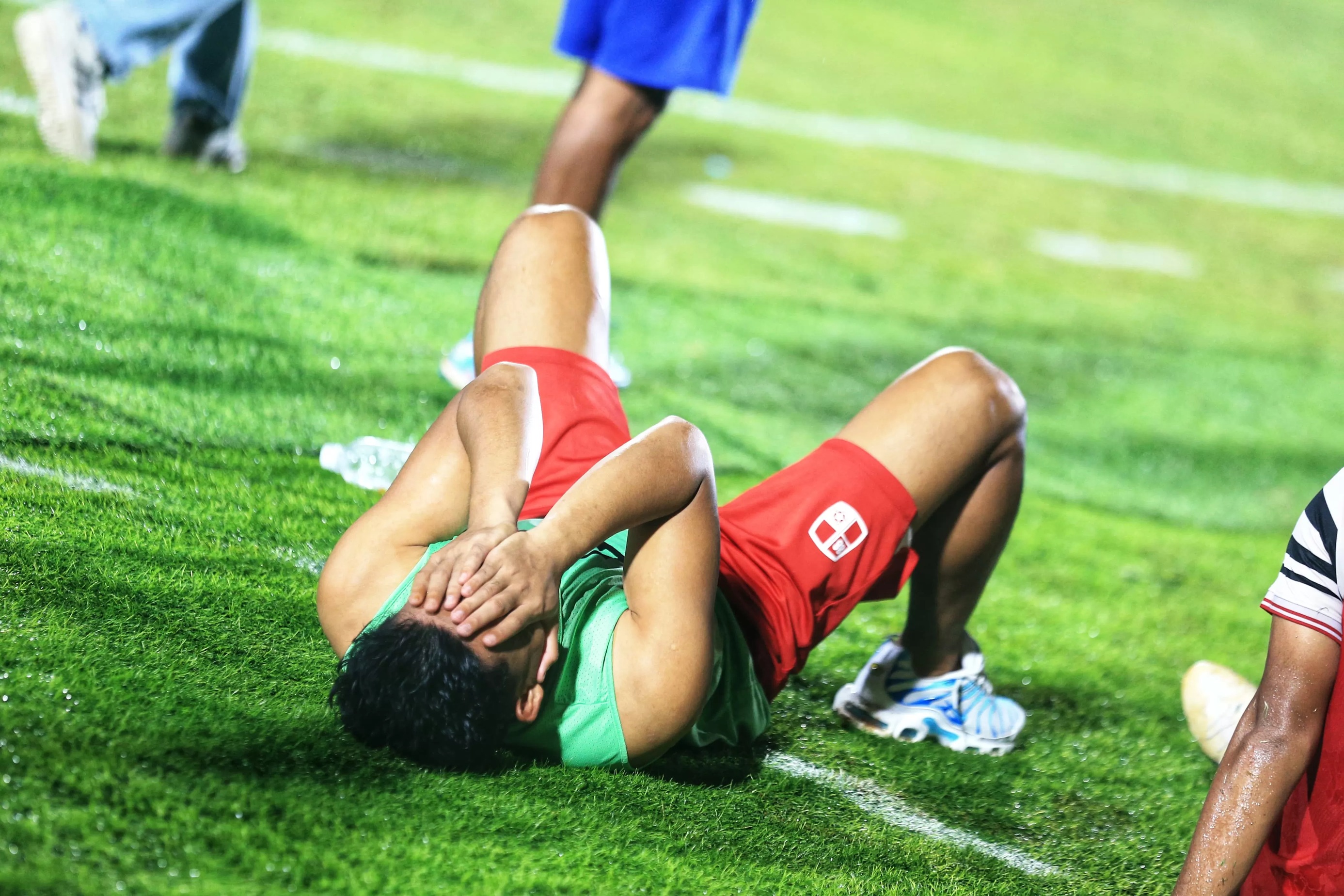 Raut kecewa tampak jelas di wajah para pemain Barito Putera usai dibantai PSM Makassar 1-4 di Stadion Demang Lehman, Sabtu (17/5/2025). (M Idris Jian Sidik)