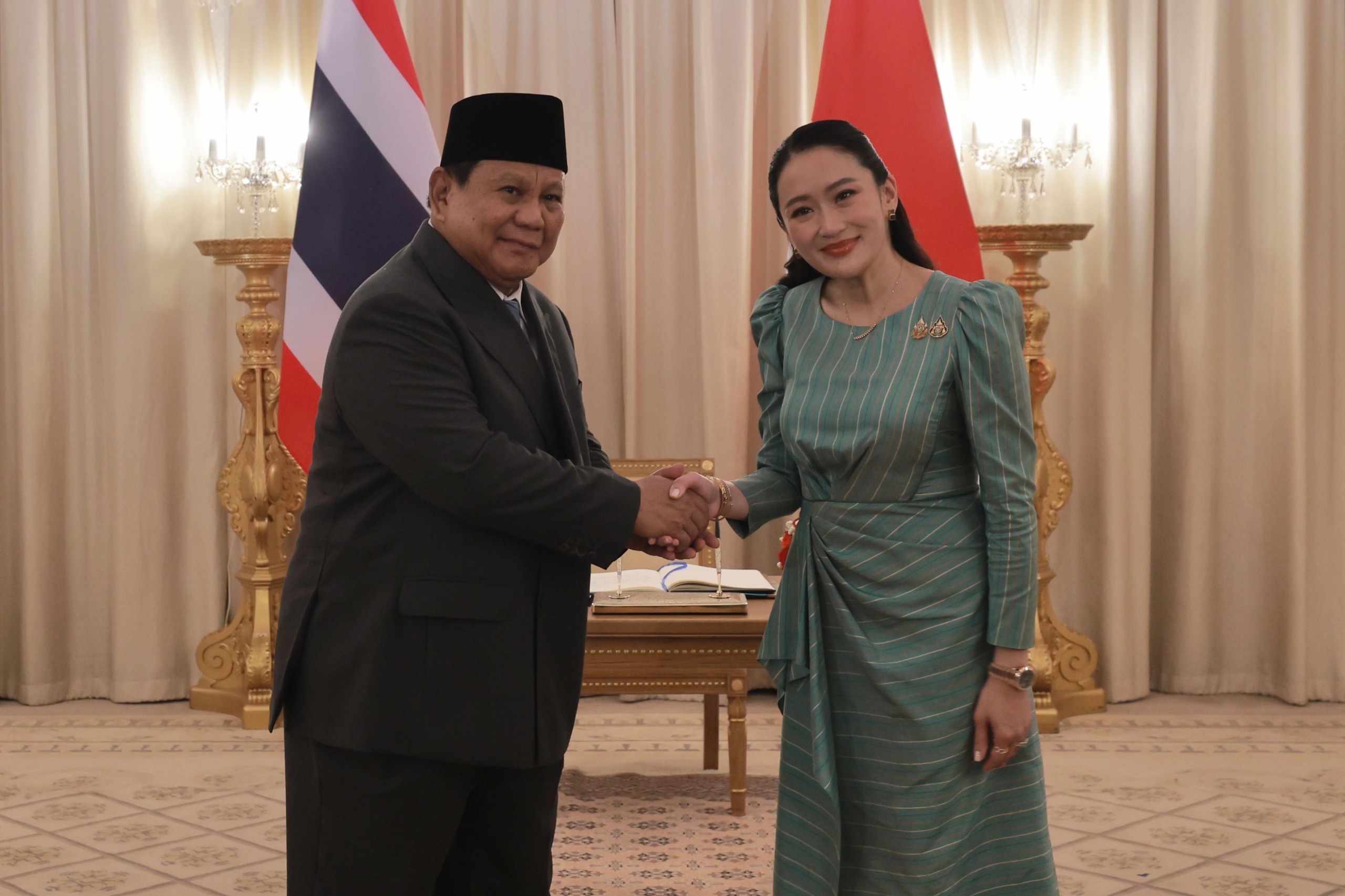 Prabowo bersama Perdana Menteri Thailand Paetongtarn Shinawatra.