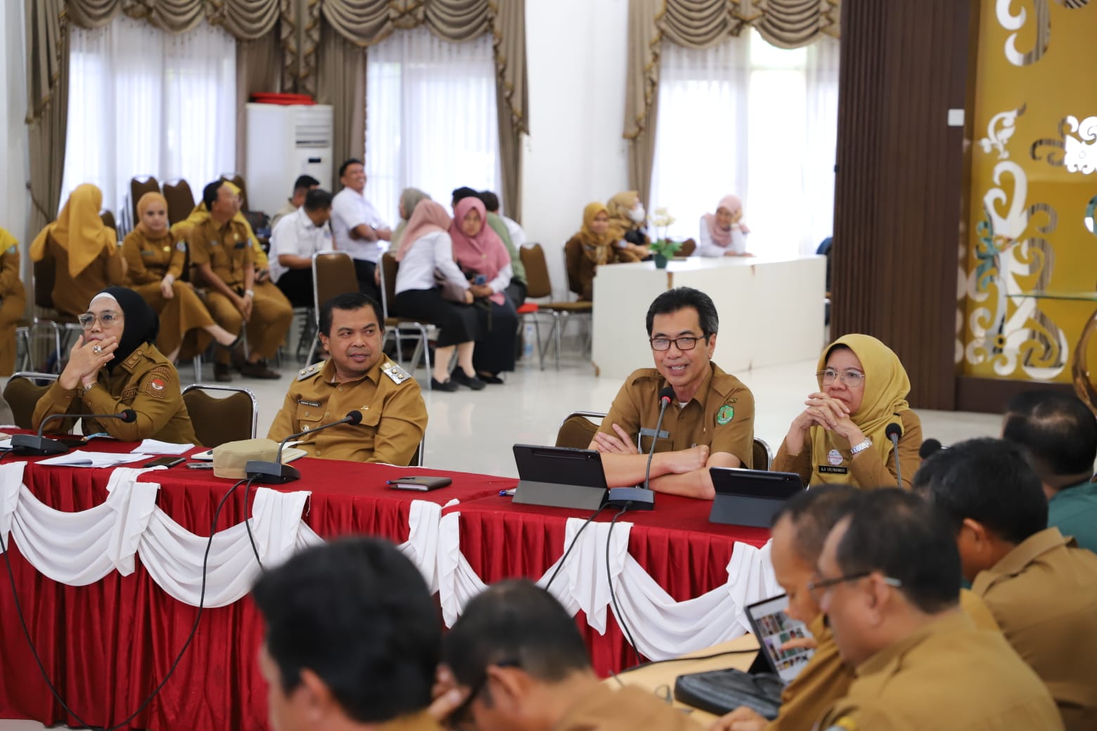 KEMBALI MENCUAT: Kepala Bappeda Kaltim Yusliando (dua kanan) menargetkan pembangunan jalan tol Samarinda-Bontang akan dimulai pada 2028.