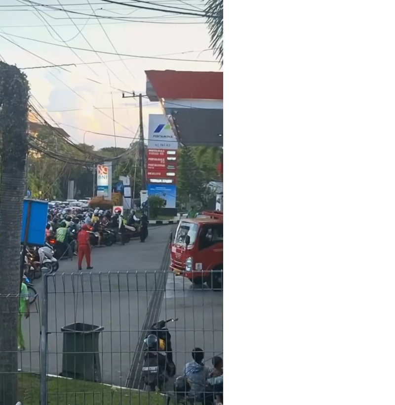 Antrean BBM di Balikpapan.