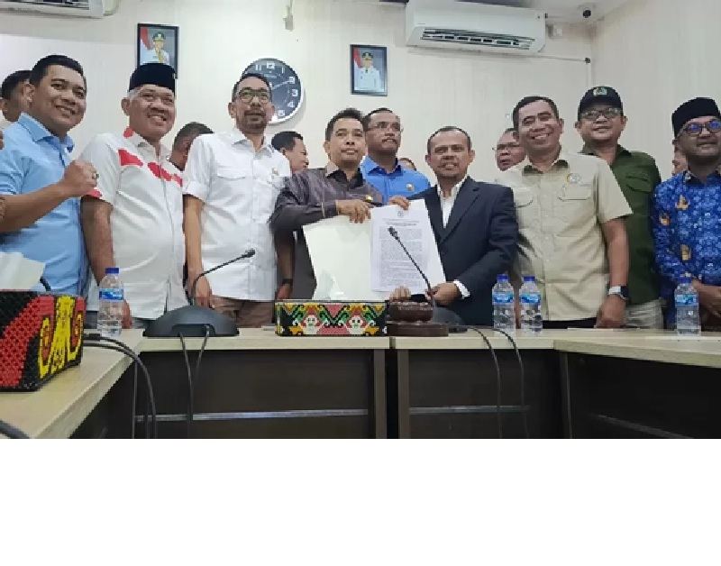 RDPU Terkait Kelangkaan BBM menghadirkan EGM Pertamina Patra Niaga Regional Kalimantan, Alexander Susilo di Kantor DPRD Balikpapan, Selasa (20/5).FOTO: RIKIP/KP