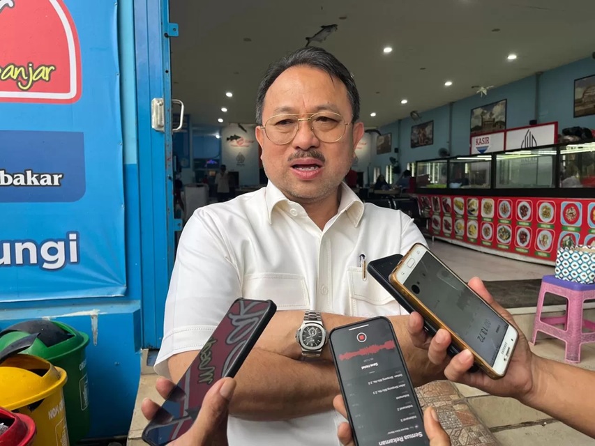 Sultan Khairul Saleh menanggapi santai polemik penobatan Cevi Yusuf Isnendar sebagai Raja Kebudayaan Banjar. (Foto: Muhammad Oscar Fraby/Radar Banjarmasin)