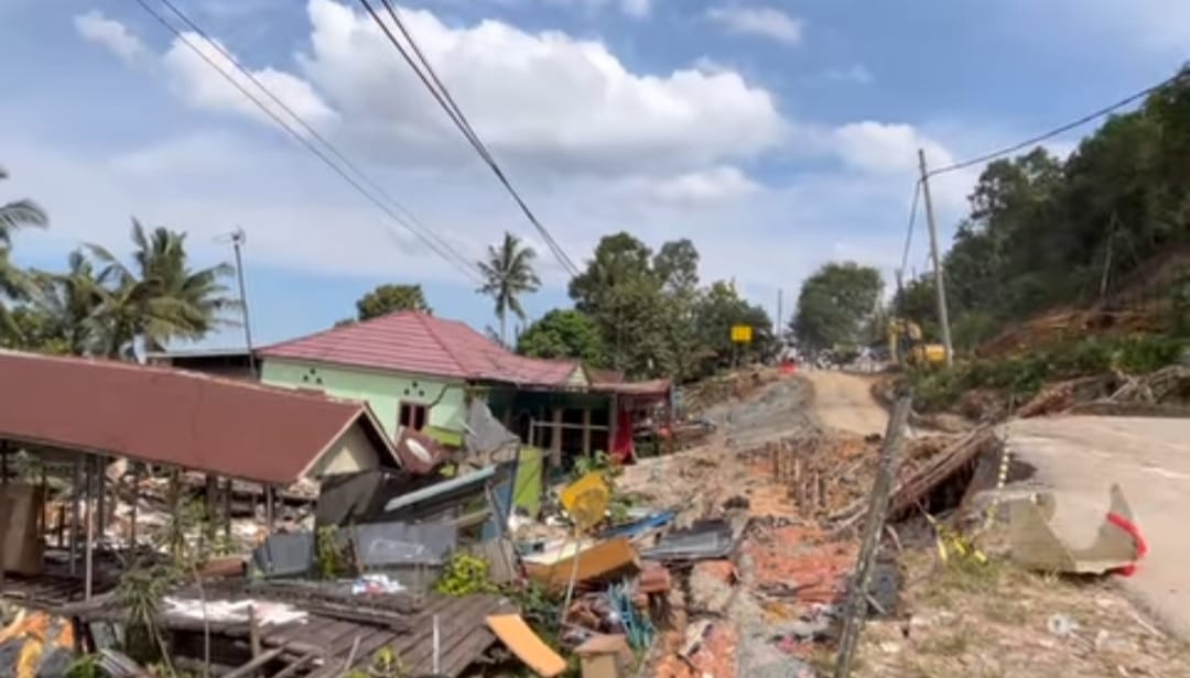 Longsor di Desa Batuah.