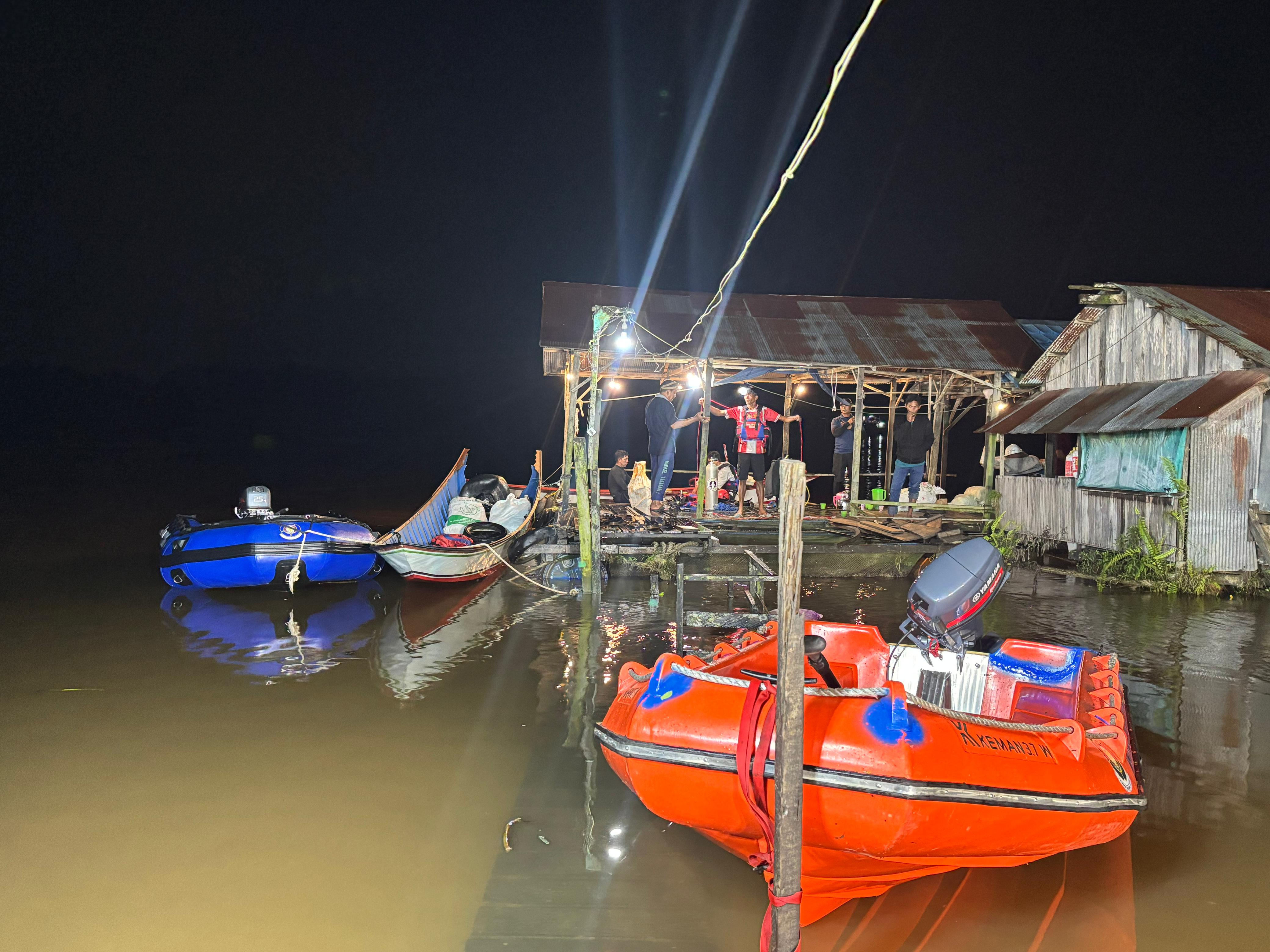 Proses pencarian MS (13) yang dilaporkan tenggelam di Sungai Mahakam, RT 10 Kelurahan Loa Tebu, Tenggarong (Elmo/Prokal.co)