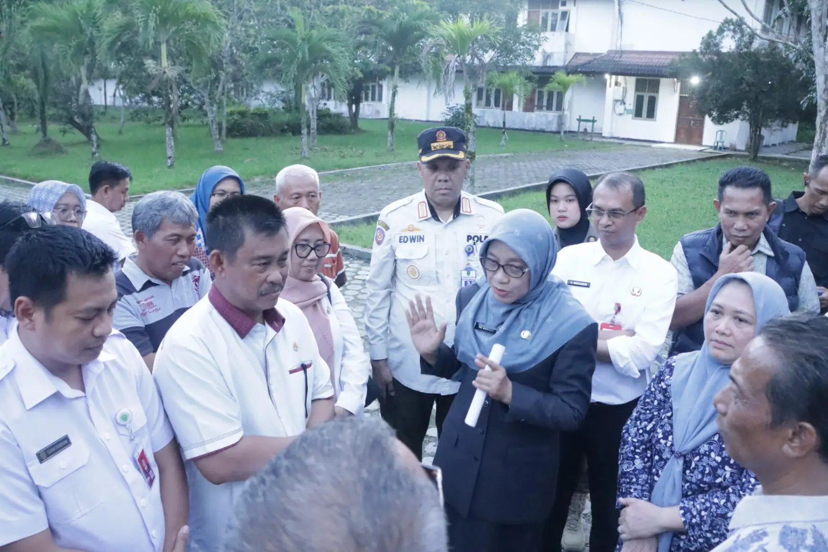 Sekda saat meninjau Kampus Melati.