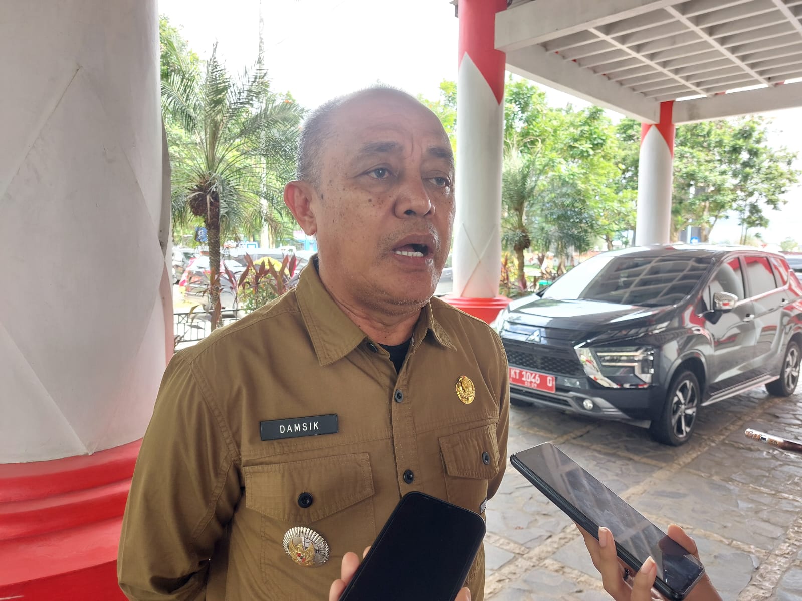 Camat Samboja Damsik (Elmo/Prokal.co)