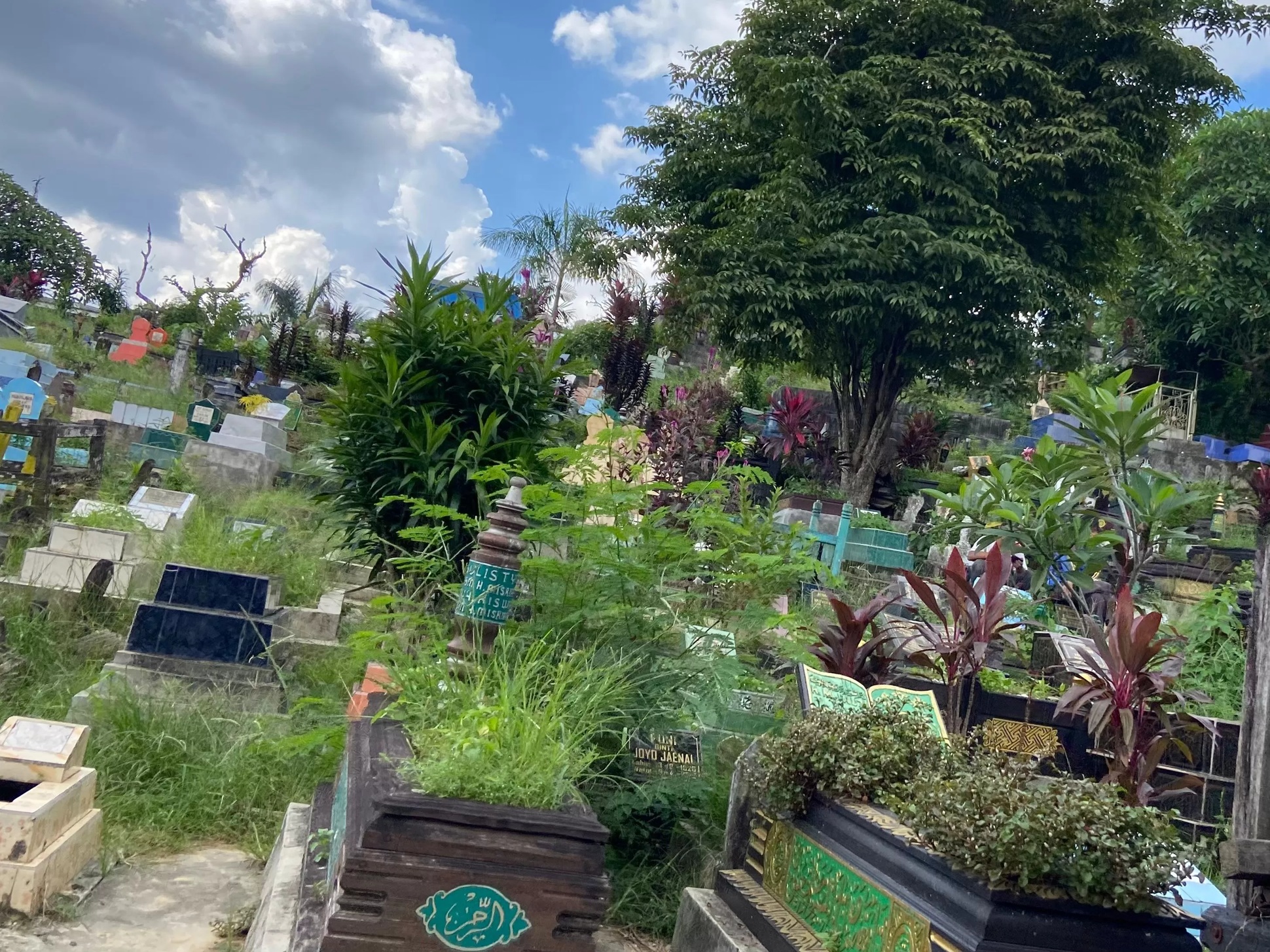 Ketersediaan pemakaman yang ada saat ini sudah perlu ditambah, untuk mencukupi kebutuhan masyarakat. (MELI/SAPOS)