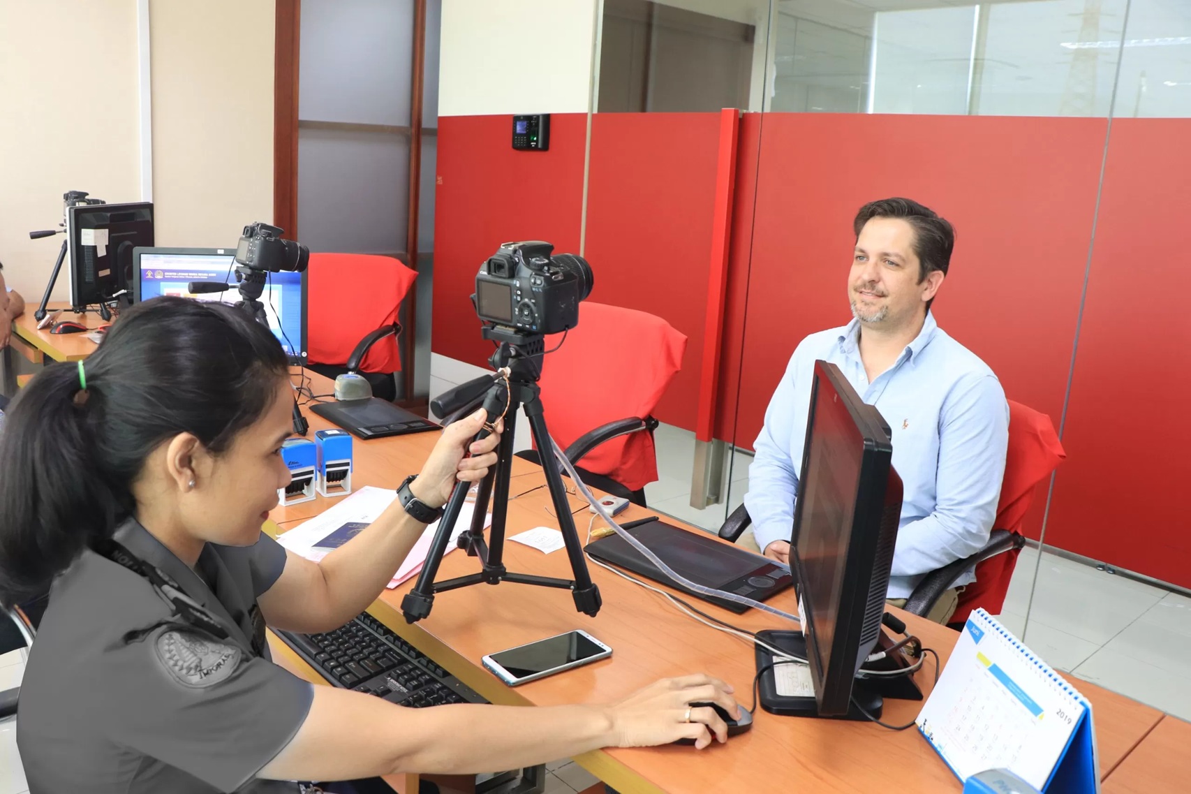 WNA wajib datang ke kantor imigrasi saat memperpanjang izin tinggal.