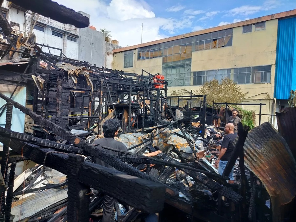 BANJARMASIN - Dua rumah di Jalan S Parman, Gang Nusa Indah, Belitung Utara, Banjarmasin Barat, terbakar pada Jumat (30/5) siang. Dalam musibah itu, dua rumah lainnya terdampak dan mengalami kerusakan