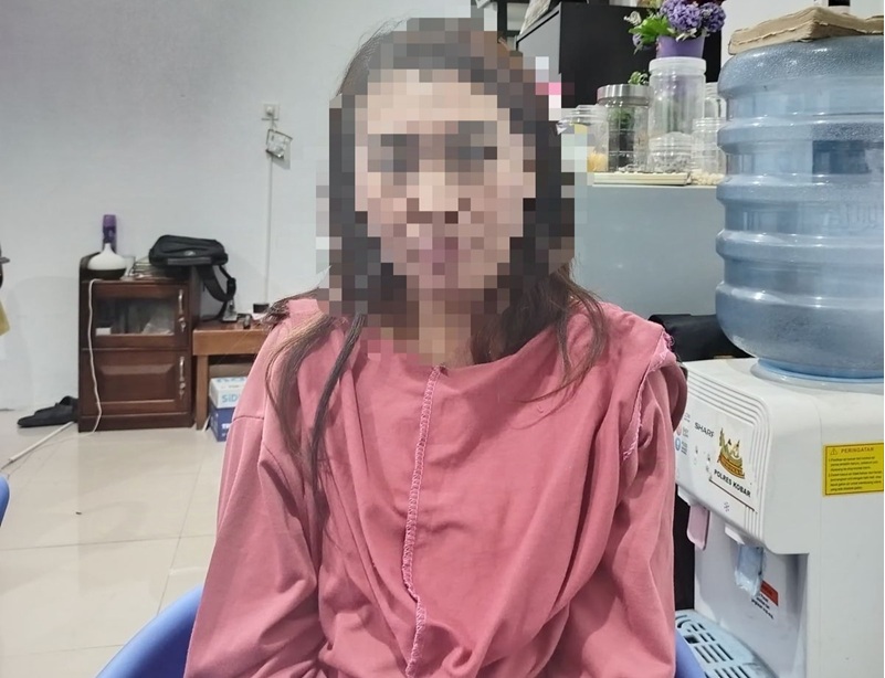 Tersangka YU (28), warga kecamatan Kumai, pelaku tindak pidana perdagangan orang ketika diamankan di Mapolres Kobar, Jumat (30/5). Polres Kobar For Radar Sampit