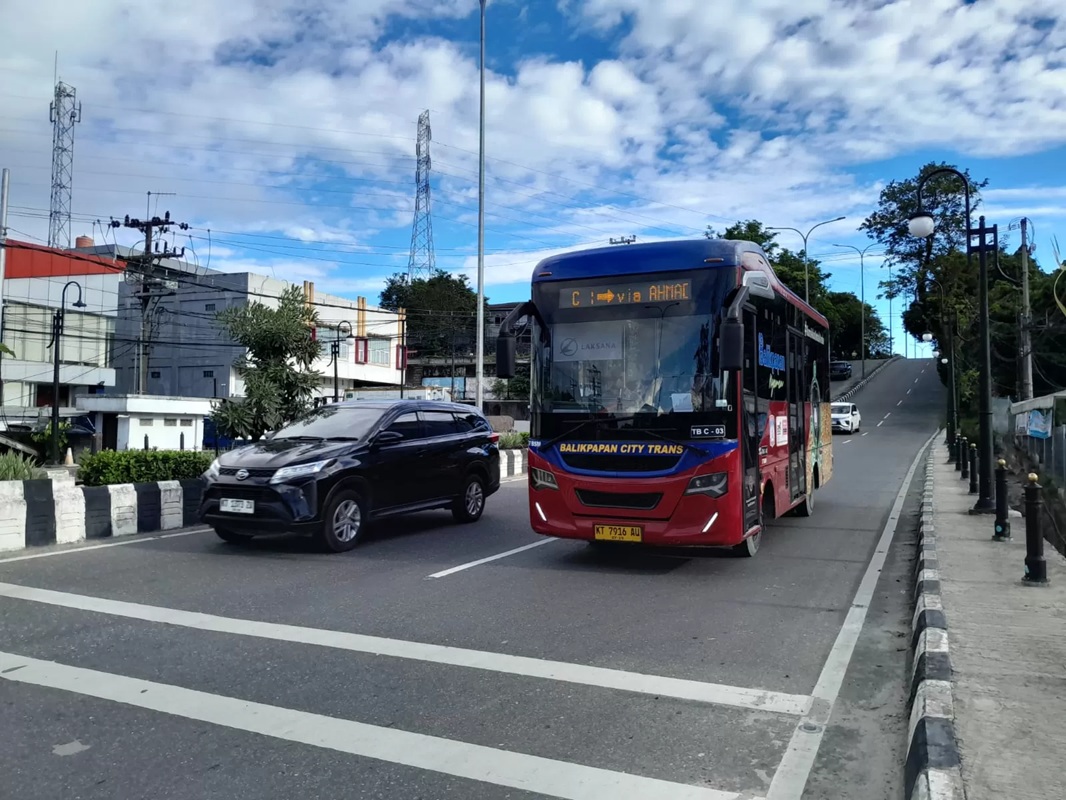 GRATIS: Bus Balikpapan City Trans masih beroperasi secara gratis sambil menunggu hasil evaluasi subsidi pemerintah pusat. (Foto: dok)