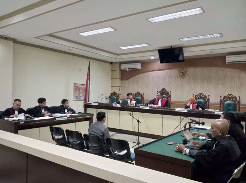 PESAKITAN:Mantan Direktur PT Asabaru Dayacipta Lestari (Perseroda) Kabupaten Balangan, M Reza Apriansyah sempat dihadirkan di PN Tipikor Banjarmasin.(Foto:Muhammad Oscar Fraby/Radar Banjarmasin)