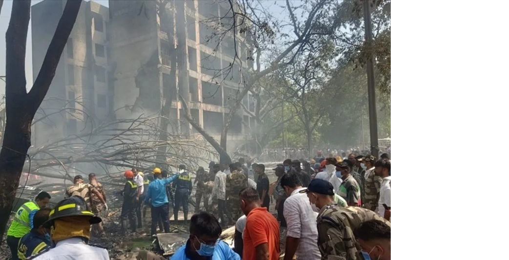 lokasi jatuhnya pesawat Air India di Gujarat, India barat.