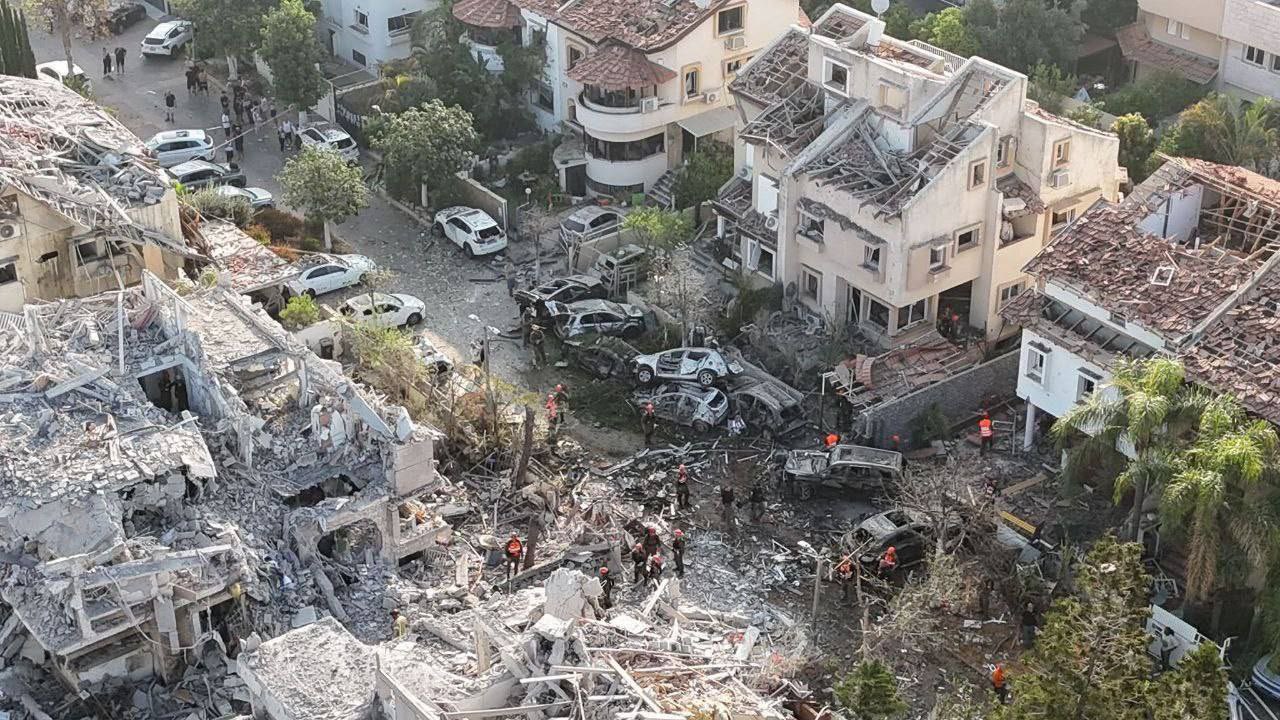 Kehancuran di Israel akibat serangan rudal Iran.