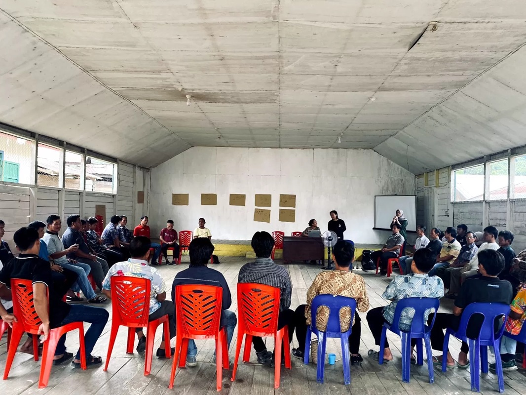 LINDUNGI HUTAN: Puluhan perwakilan masyarakat dari sembilan desa mengikuti Pelatihan Pemantauan Ekosistem Berbasis Partisipatif di Desa Metut. IST