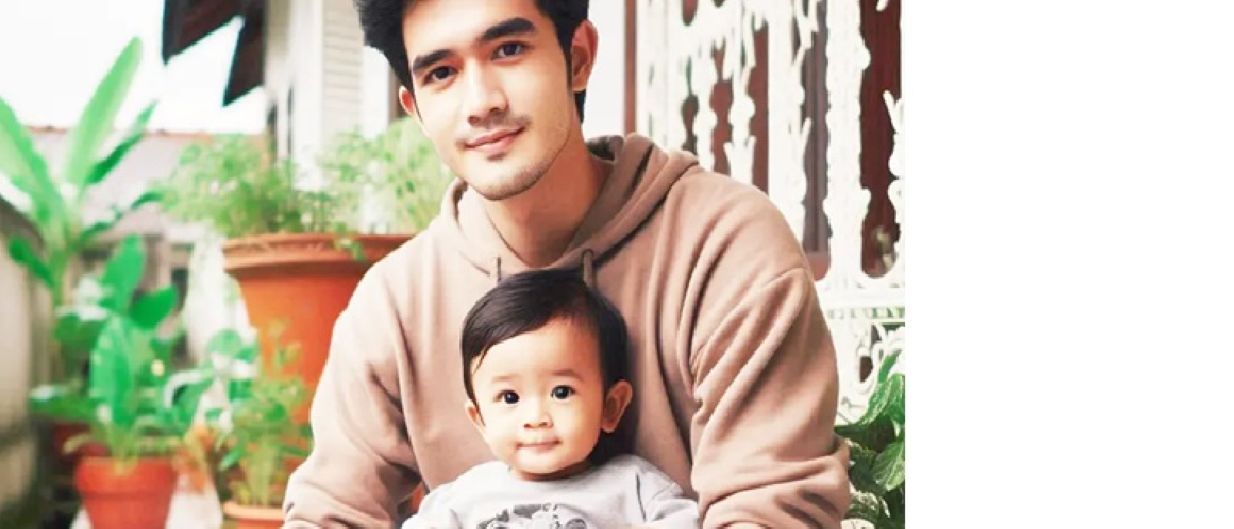 Ayah dan anak lelakinya.