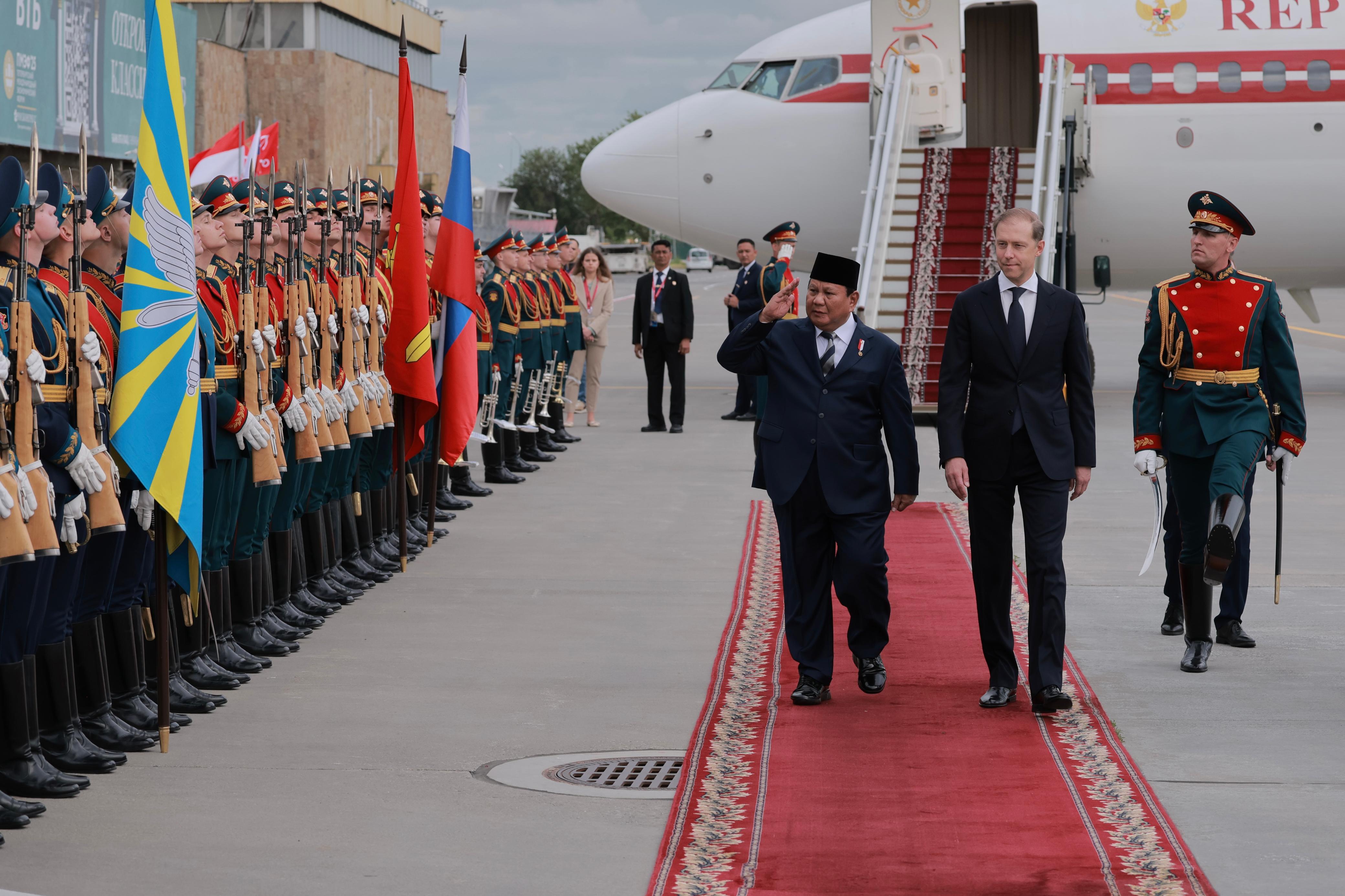 Prabowo tiba di St. Petersburg.