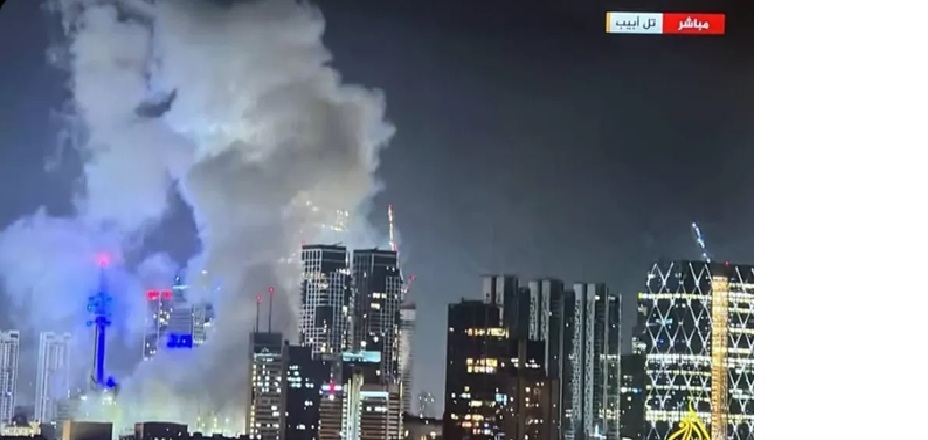 Iran melakukan serangan balik ke Israel dengan membombardir Tel Aviv. (X/Iran Military)