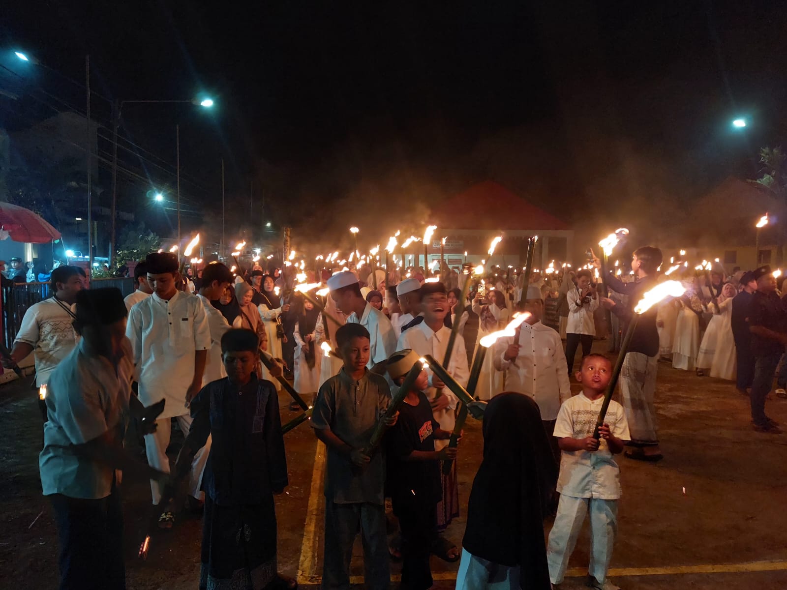 Pawai obor di Kelurahan Maluhu, Kecamatan Tenggarong menyambut Tahun Baru Islam 1447 Hijriah (Elmo/Prokal.co)
