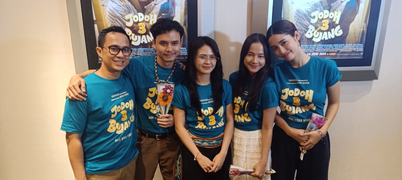 Para pemeran film Jodoh Tiga Bujang.