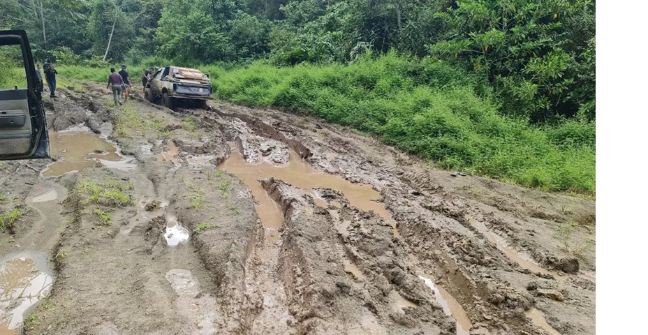 Sebelumnya jalan Apau Kayan-Mahulu sulit untuk dilintasi, bahkan memakan waktu untuk bisa melewati akses tersebut. (HRK)