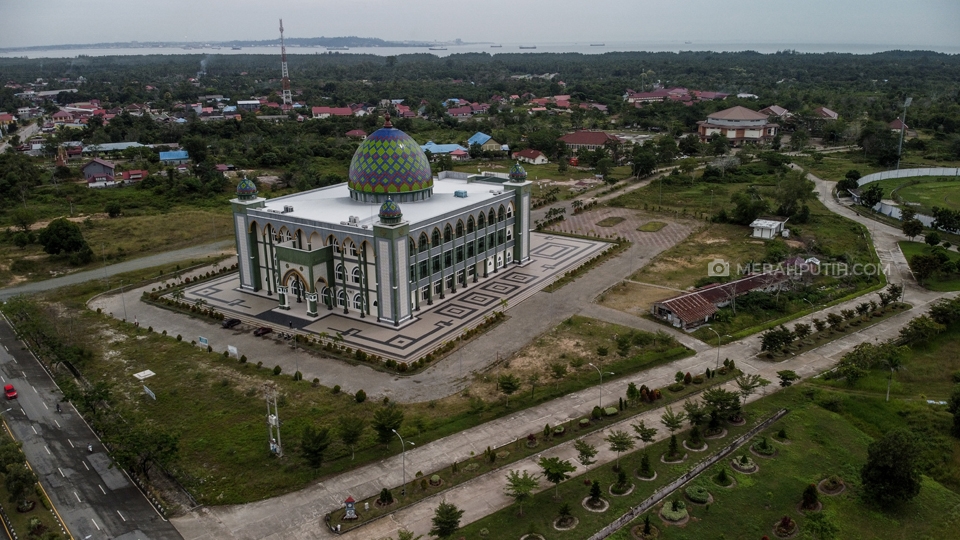 MINTA DIEVALUASI: Masjid Agung Al-Ikhlas di Jalan Propinsi, Km 8, Nipahnipah, Kecamatan Penajam, PPU.