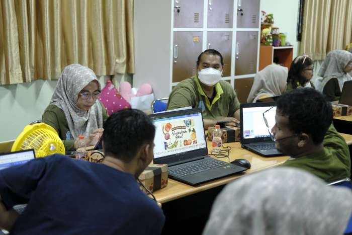 ANTUSIAS: Suasana workshop Generative AI di SLBN Pembina Kaltim, Samarinda, yang digelar dua hari, 30 Juni dan 1 Juli 2025.
