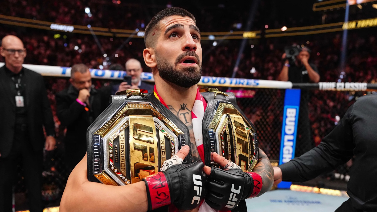 Juara kelas ringan UFC, Ilia Topuria.