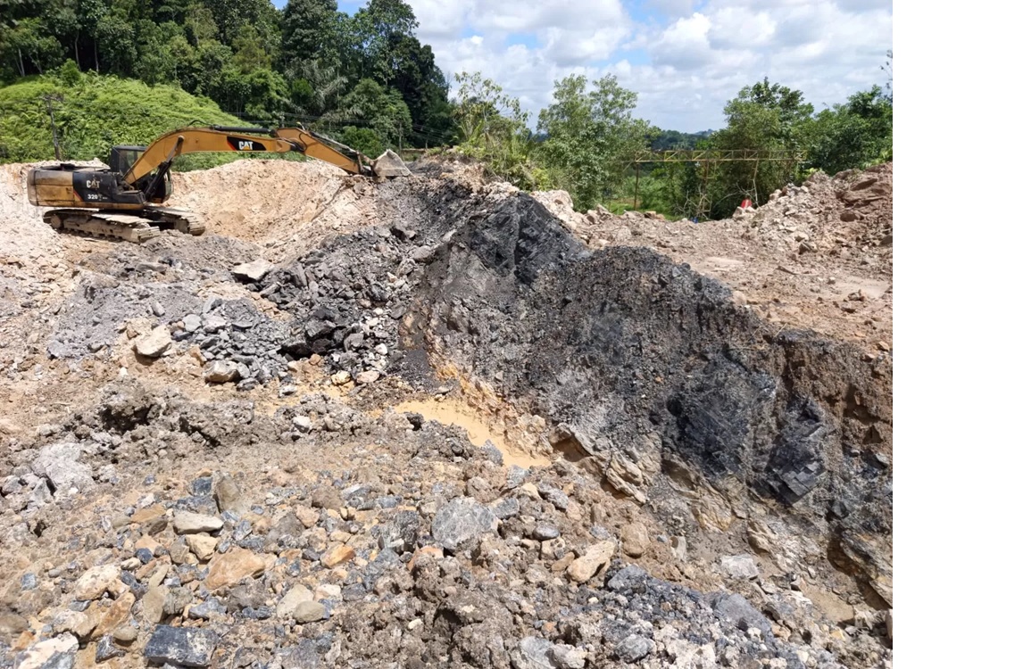 Galian tambang di sekitar Rawa Makmur.