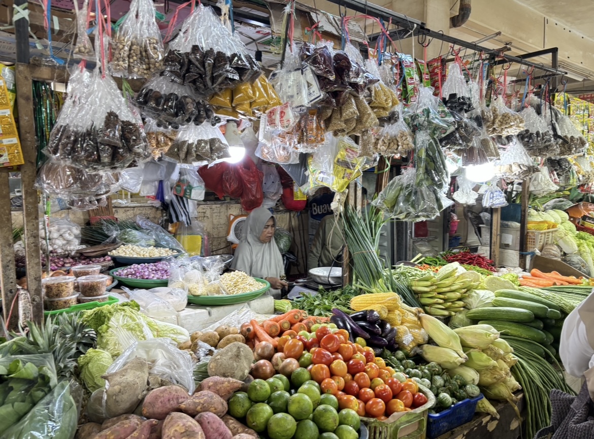 PENGARUHI INFLASI: Meningkatnya pasokan sayuran dari petani lokal maupun luar daerah menyebabkan harga sayur, terutama bayam, mengalami penurunan di Kabupaten Berau.