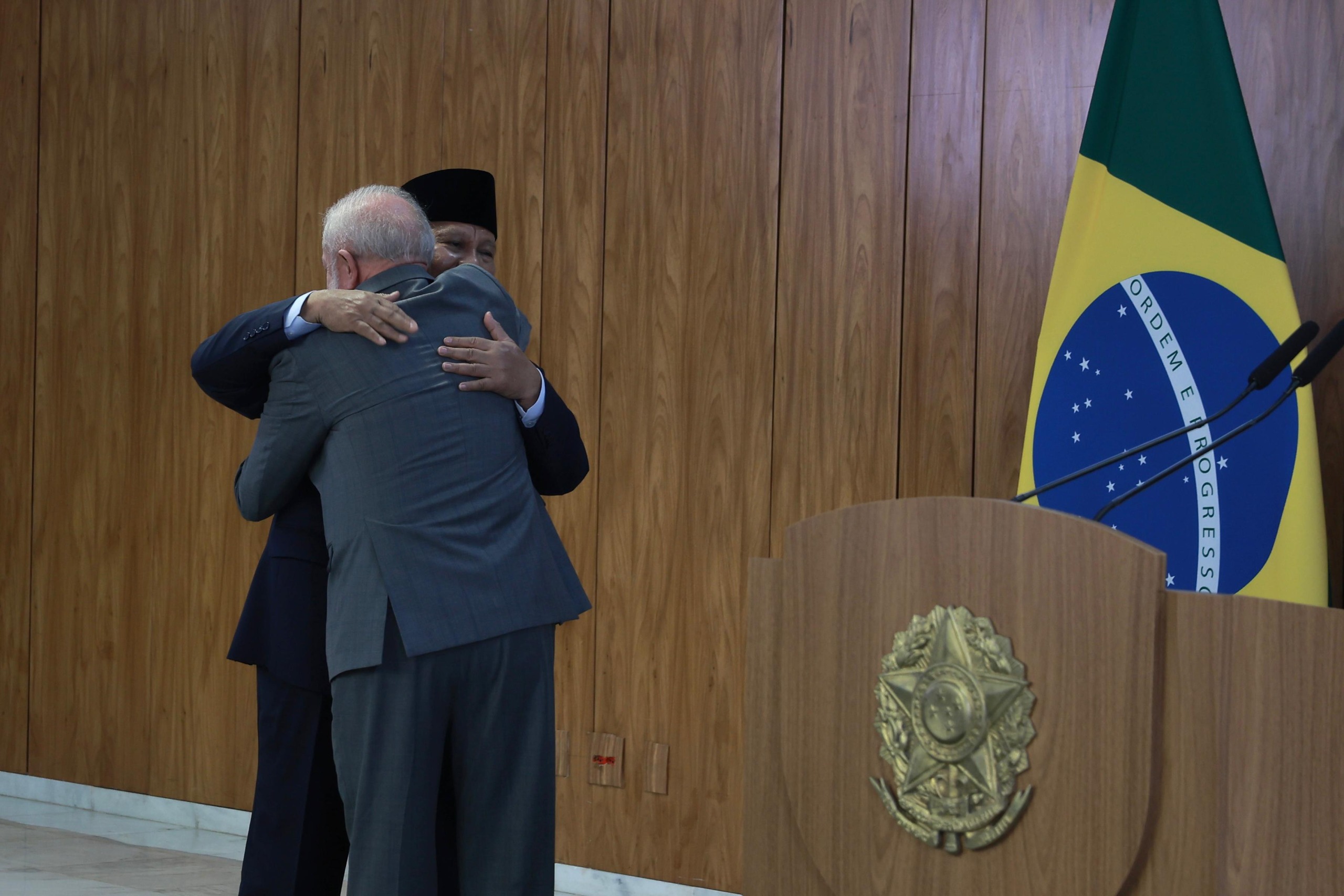 Presiden Lula dan Prabowo.