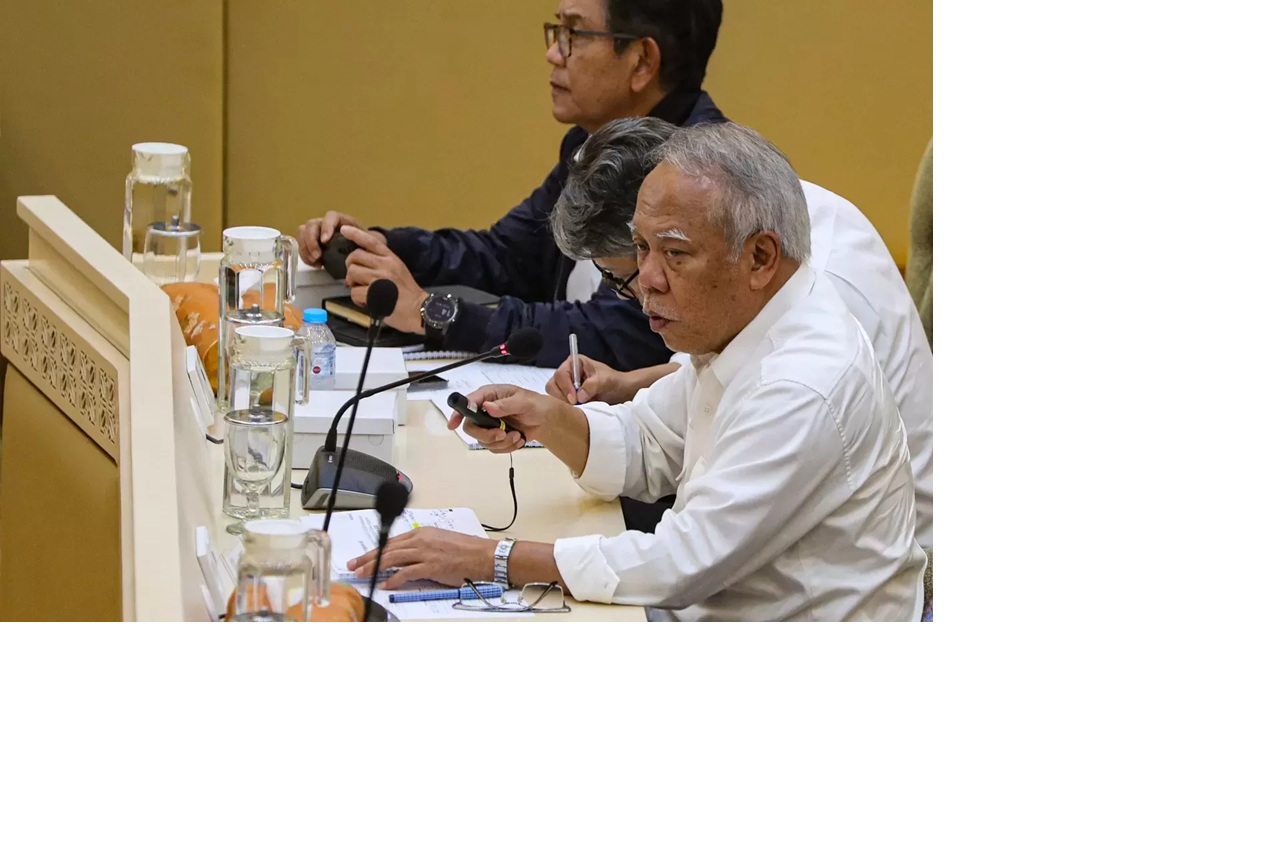 Kepala OIKN Basuki Hadimuljono menyampaikan pihaknya bersama aparat penegak hukum telah merobohkan 8 warung remang-remang di kawasan IKN (Salman Toyibi/Jawa Pos)