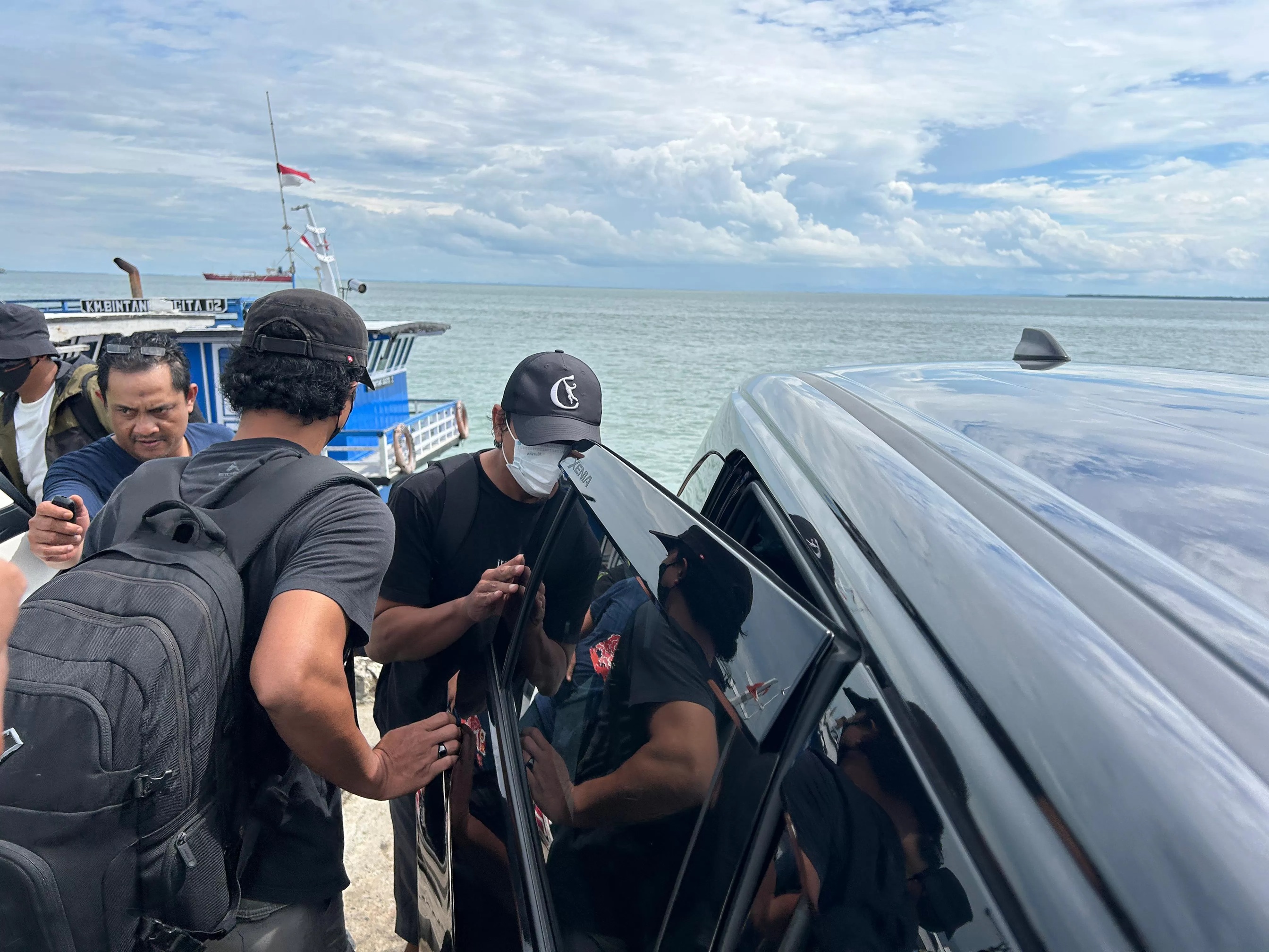 Kasat Resnarkoba Polres Nunukan yang tiba di Pelabuhan Tengkayu I Tarakan untuk dibawa ke Mabes Polri.