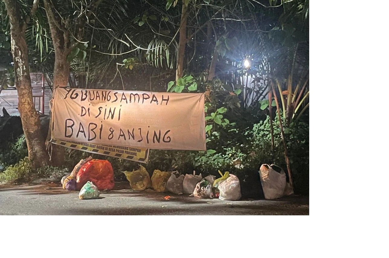 Spanduk larangan buang sampah di sekitaran Jalan Bhayangkara, Kelurahan Madurejo, Kecamatan Arut Selatan, Kabupaten Kobar, belum lama ini. (Tyo/Radar Pangkalan Bun)