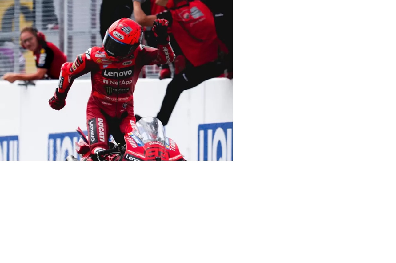 Marc Marquez menirukan tarian Aura Farming ala bocah Riau usai menang MotoGP Jerman 2025 di Sachsenring. (IG Marc Marquez)