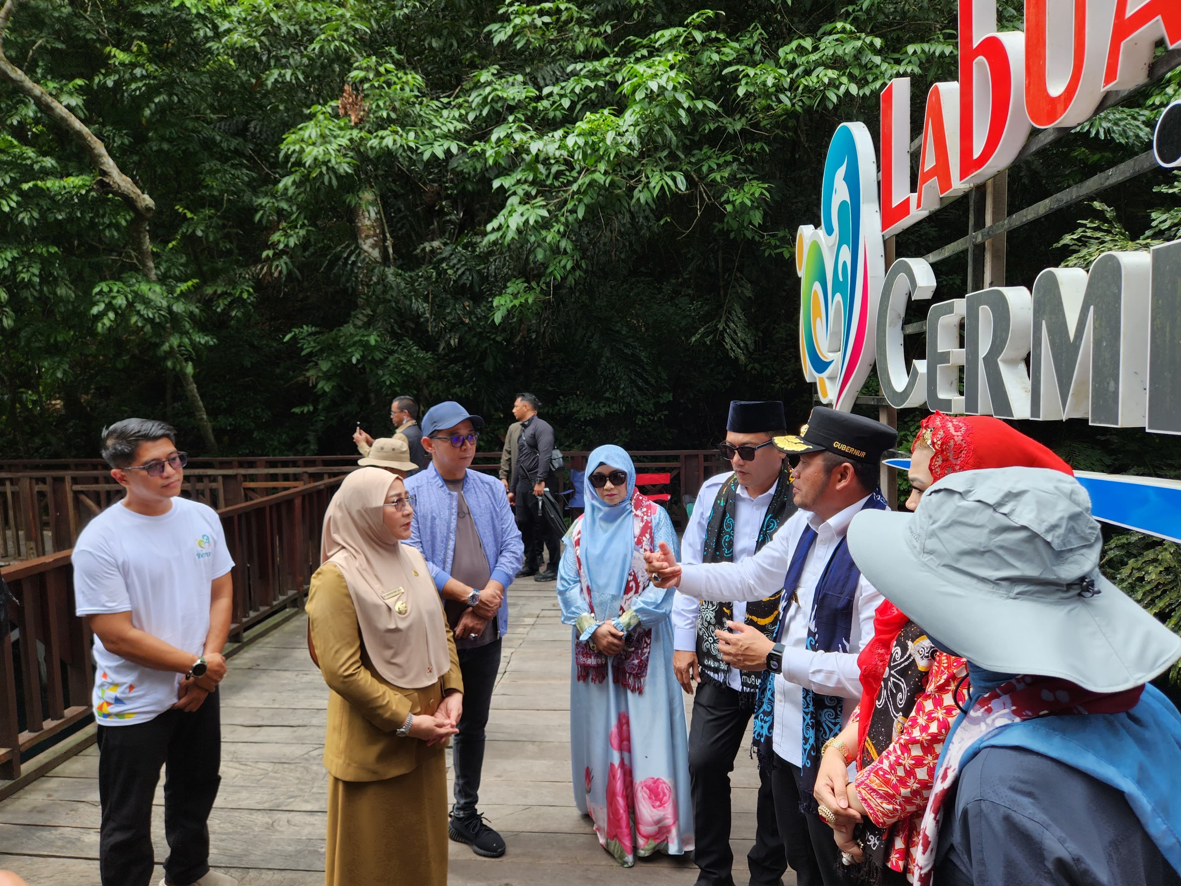 TERUS DIKEMBANGKAN: Destinasi wisata unggulan Labuan Cermin di Kabupaten Berau ini terus ditingkatkan fasilitas.