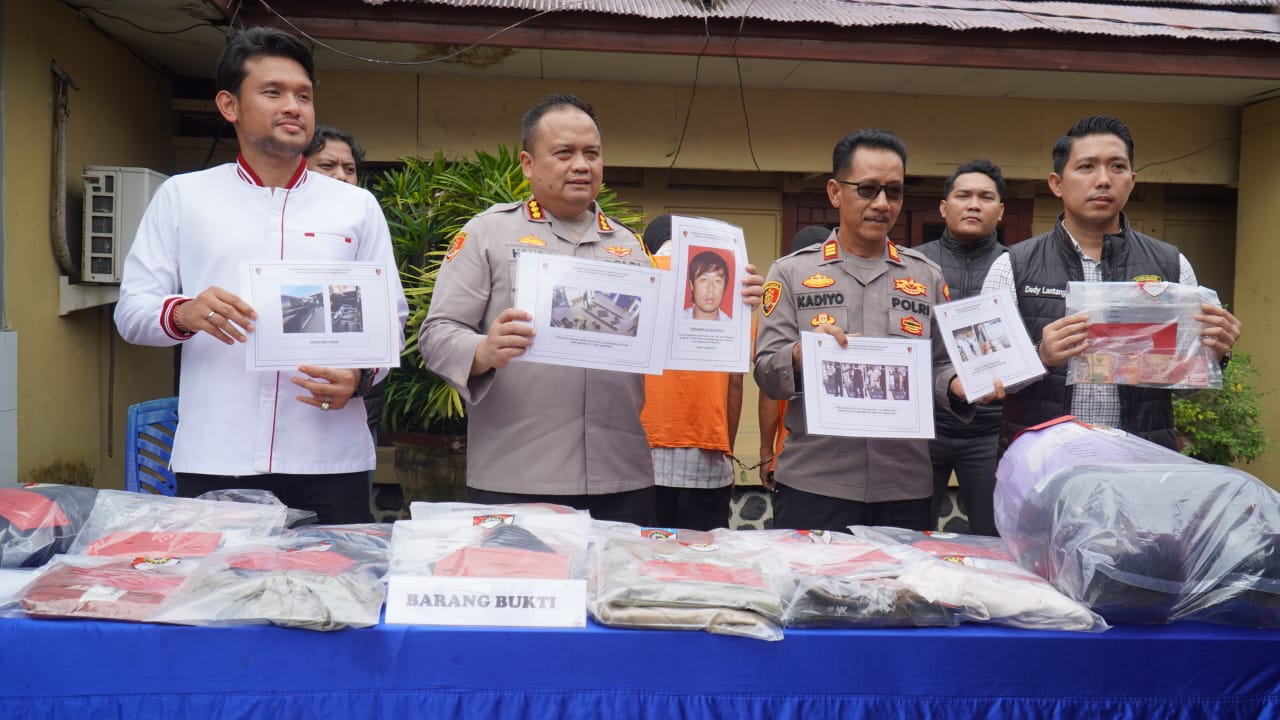 Barang bukti dibeber kepolisian.