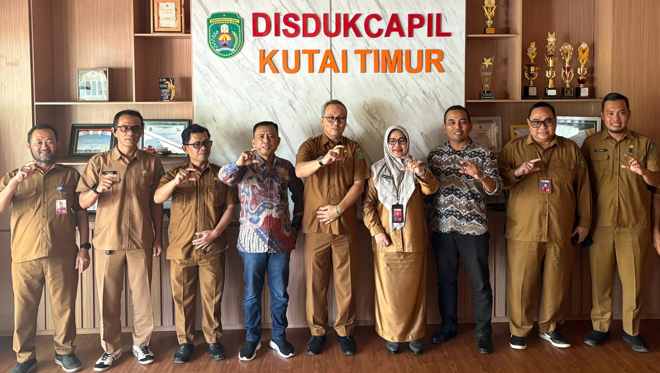 Pelaksanaan monev yang dilaksanakan Pemkab Kutim dan dihadiri KI Kaltim. Dihadiri Imran Duse dan Muhammad Khaidir.