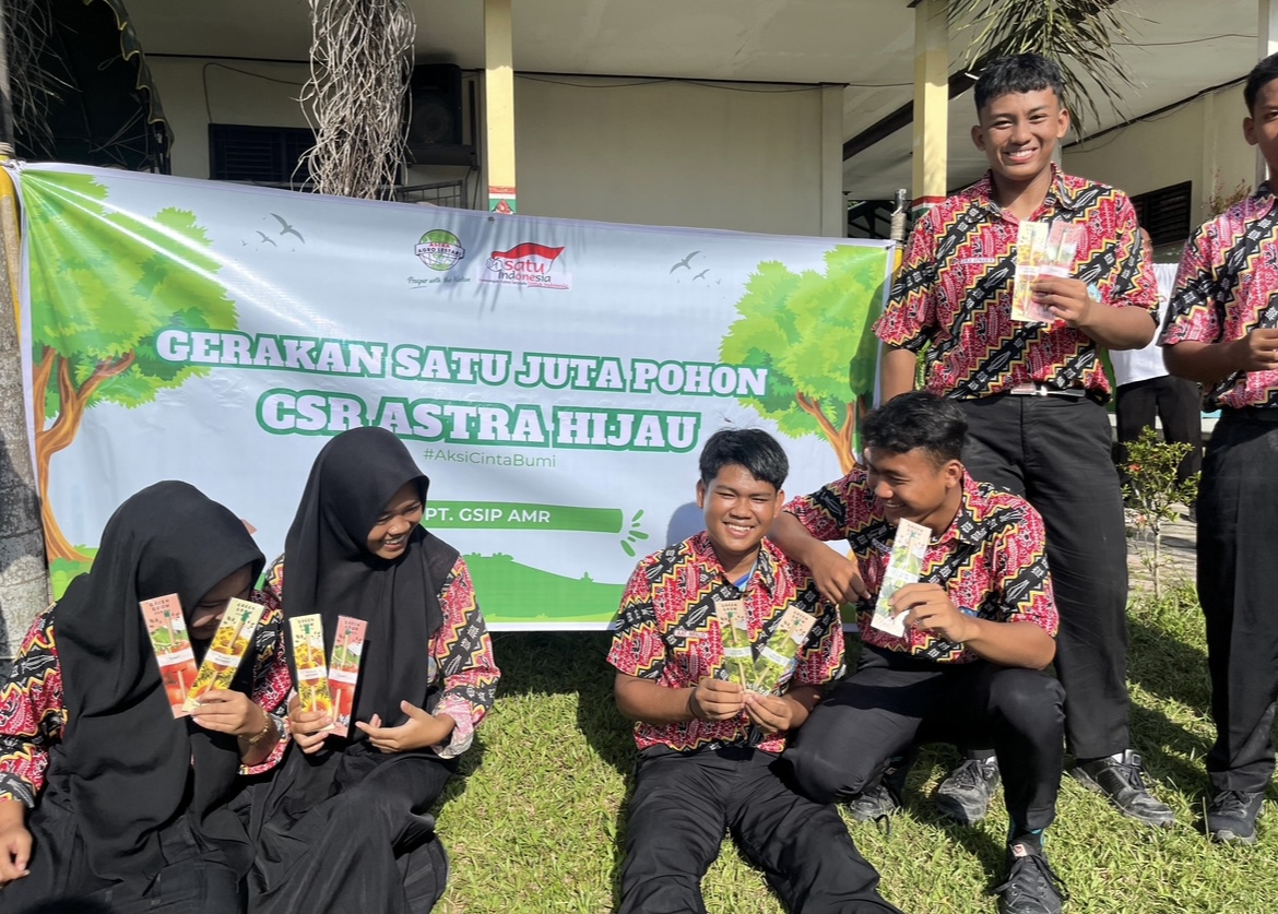 AKSI LINGKUNGAN: PT GSIP dan AMR menggelar Aksi Hijau di SMAN 1 Pangkalan Lada, Kotawaringin Barat, Provinsi Kalteng.