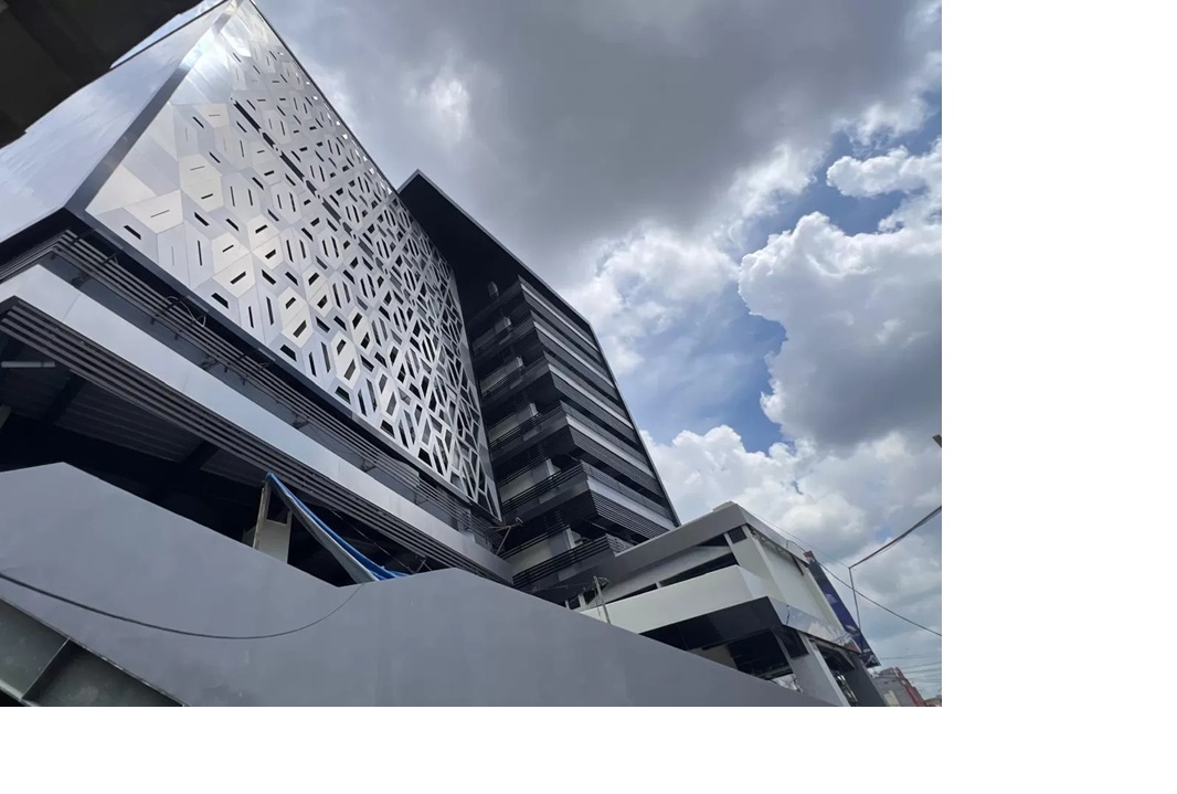 Penampakan Pasar Pagi dari sisi Jalan Jenderal Sudirman. (MELI/SAPOS)