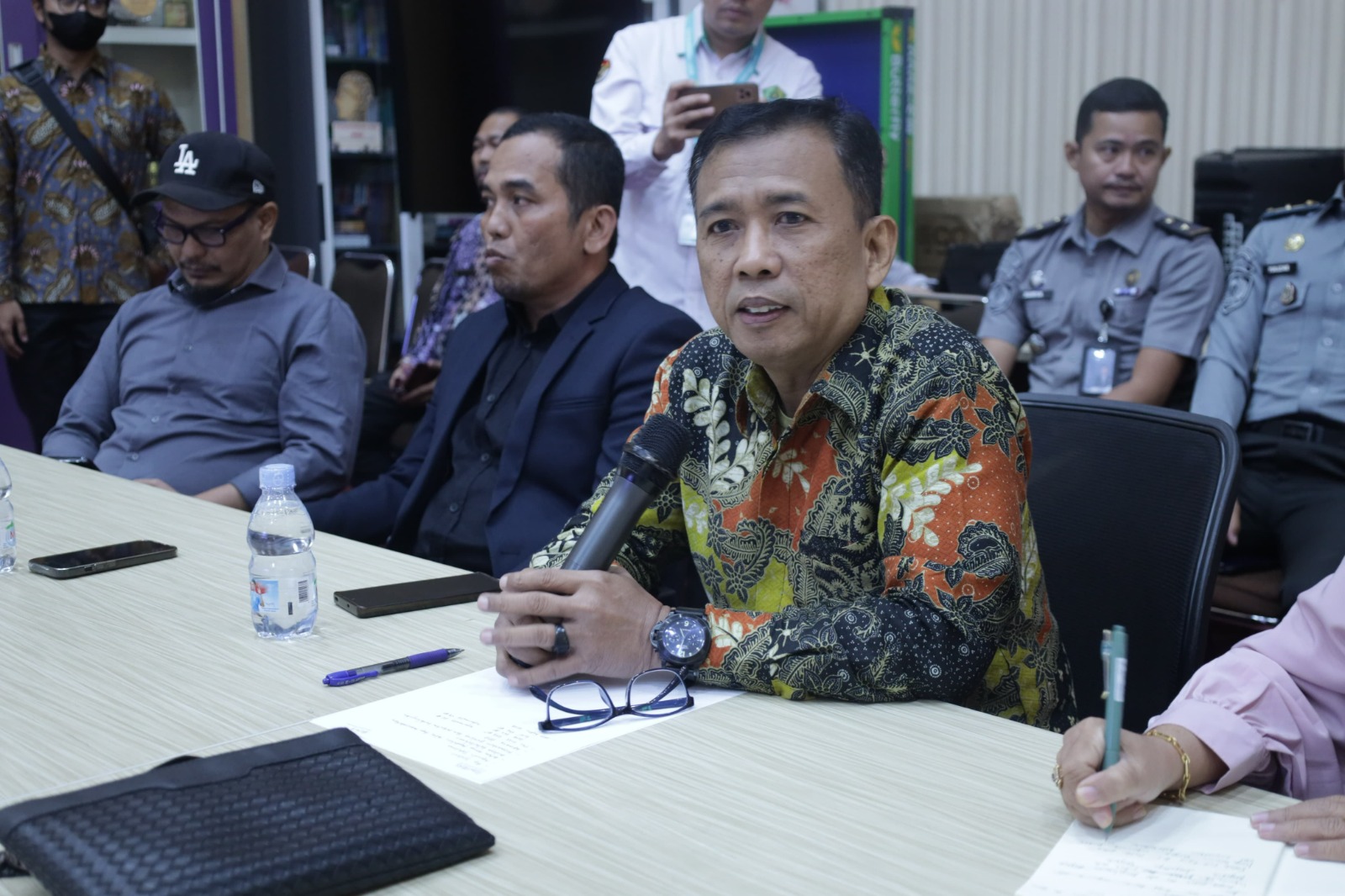MONEV: Imran Duse dan komisioner lainnya dalam peluncuran Monev Keterbukaan Informasi Publik tahun 2025.