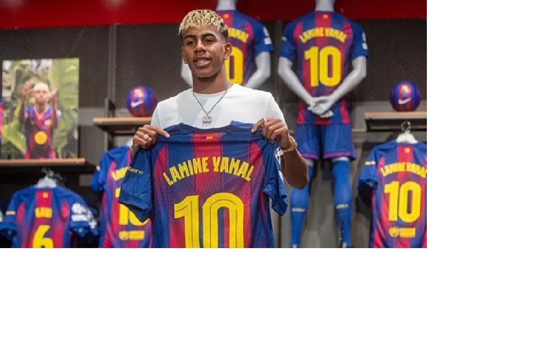 Lamine Yamal dengan jersey nomor 10.