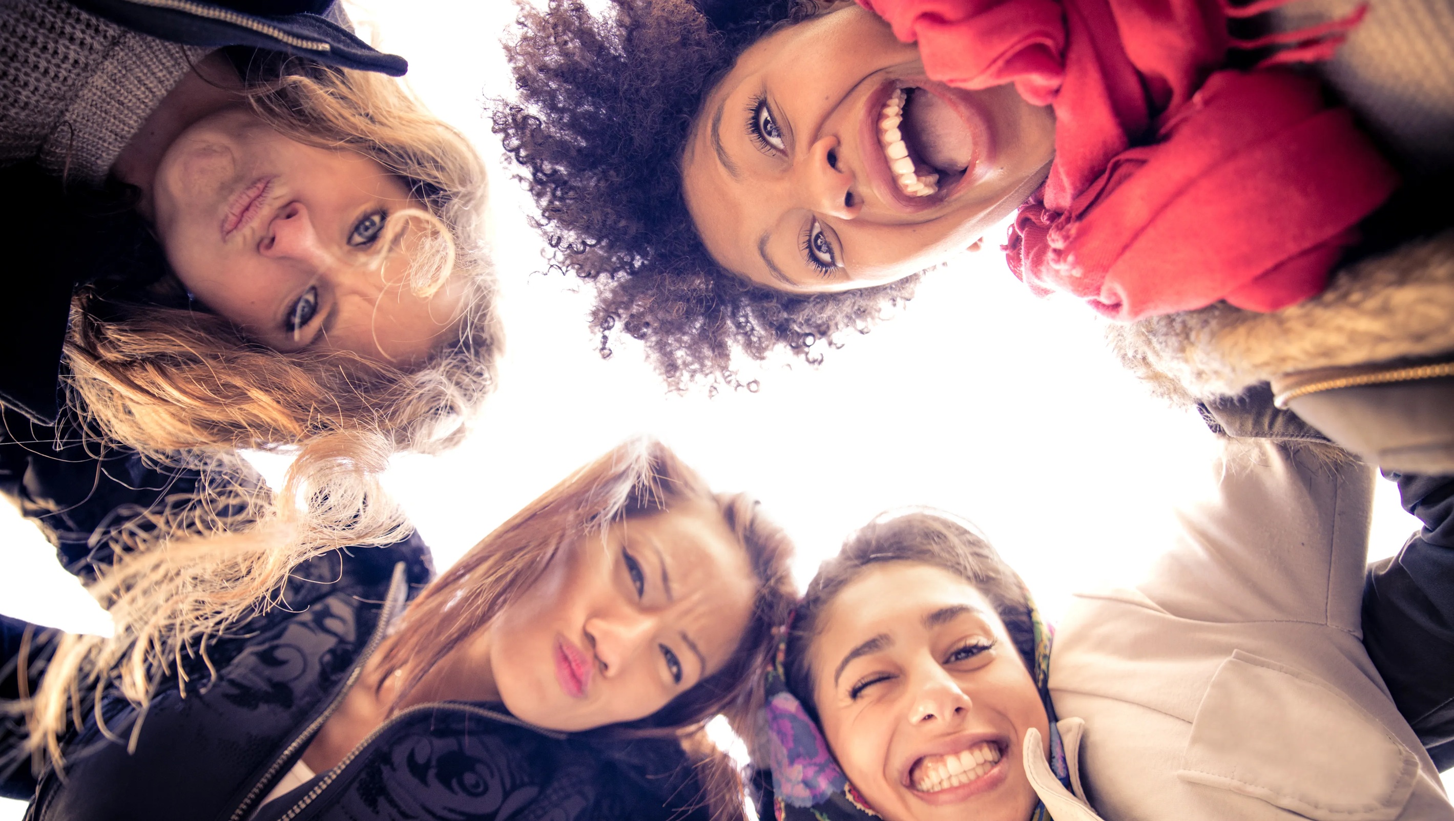 Wanita dan kawan-kawannya.