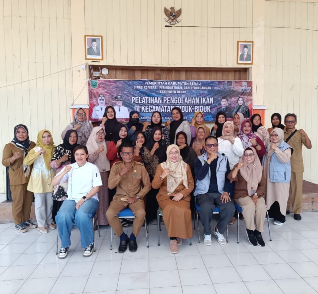 PELATIHAN: Pengolahan ikan dipilih menjadi pelatihan yang difokuskan di Kecamatan Bidukbiduk, Kabupaten Berau, yang memiliki hasil laut melimpah.